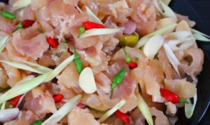 Thành phẩm gân bò ngâm sả tắc